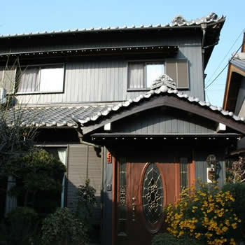 Large-scale renovation of an old Japanese house