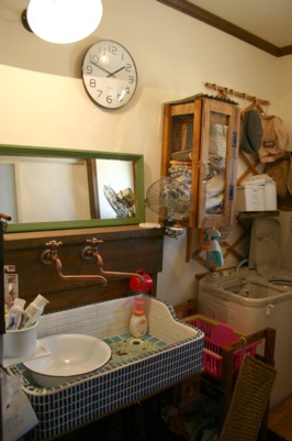 Tile sink in retro feeling vanity room