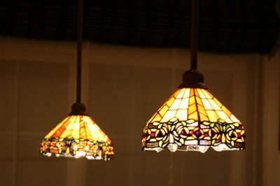 ティファニースタイルのステンドグラス照明